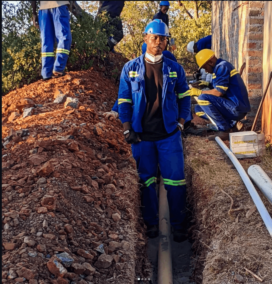 Dezly Contractors project statistics background